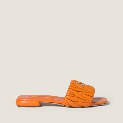 Miu Miu Matelasse Nappa Leather Slides Gerbera Daisy MM261209 Miu Miu Matelasse Nappa Leather Slides Gerbera Daisy MM261209