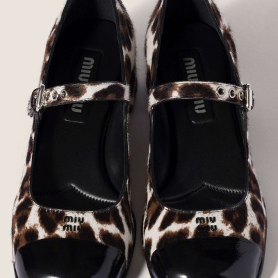 Miu Miu Printed Leather And Naplak Pumps Chalk White Black MM261341 Miu Miu Printed Leather And Naplak Pumps Chalk White Black MM261341