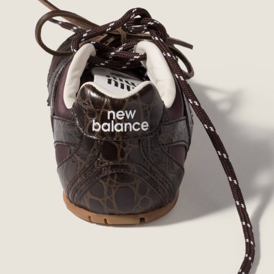 New Balance X Miu Miu 530 Sl Crocodile Embossed Calfskin And Technical Fabric Sneakers Dark Brown MM261335 New Balance X Miu Miu 530 Sl Crocodile Embossed Calfskin And Technical Fabric Sneakers Dark Brown MM261335