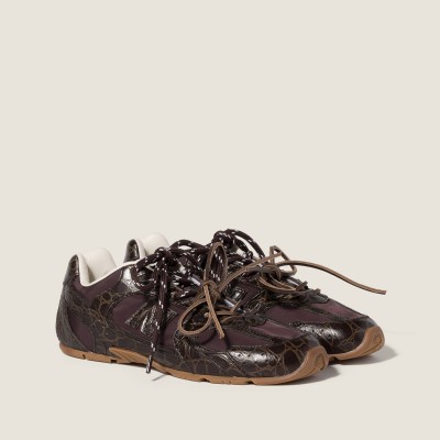 New Balance X Miu Miu 530 Sl Crocodile Embossed Calfskin And Technical Fabric Sneakers Dark Brown MM261335 New Balance X Miu Miu 530 Sl Crocodile Embossed Calfskin And Technical Fabric Sneakers Dark Brown MM261335